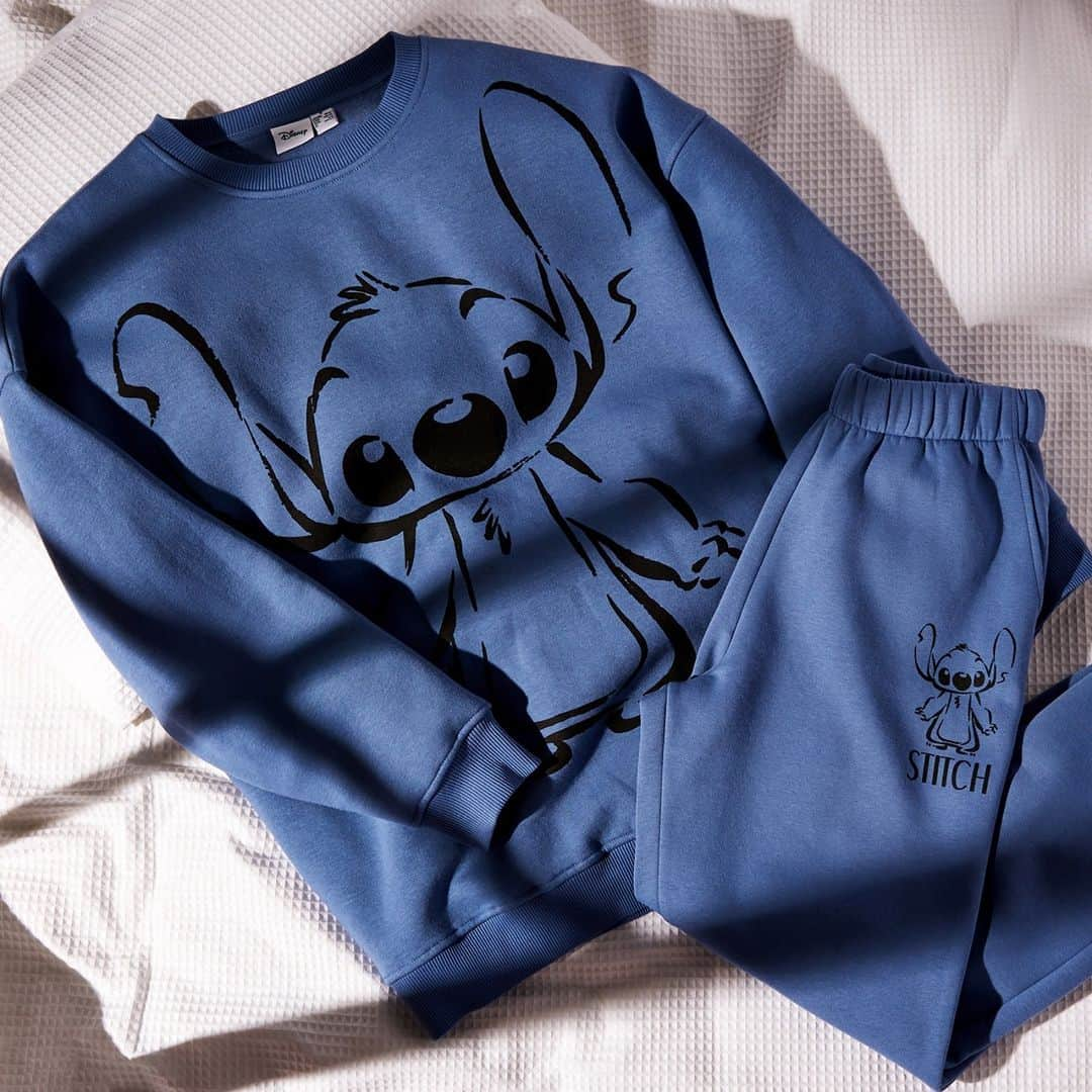 プリマークさんのインスタグラム写真 - (プリマークInstagram)「Coming soon! Stitch looking sweet 💙 Sweatshirt £14/€16/$18, Jogger £12/€14 (Available in: 🇬🇧🇮🇪🇪🇸🇵🇹🇮🇹🇫🇷🇩🇪🇳🇱🇧🇪🇦🇹🇸🇮) #Primark #PrimarkXDisney #Stitch」12月29日 2時00分 - primark