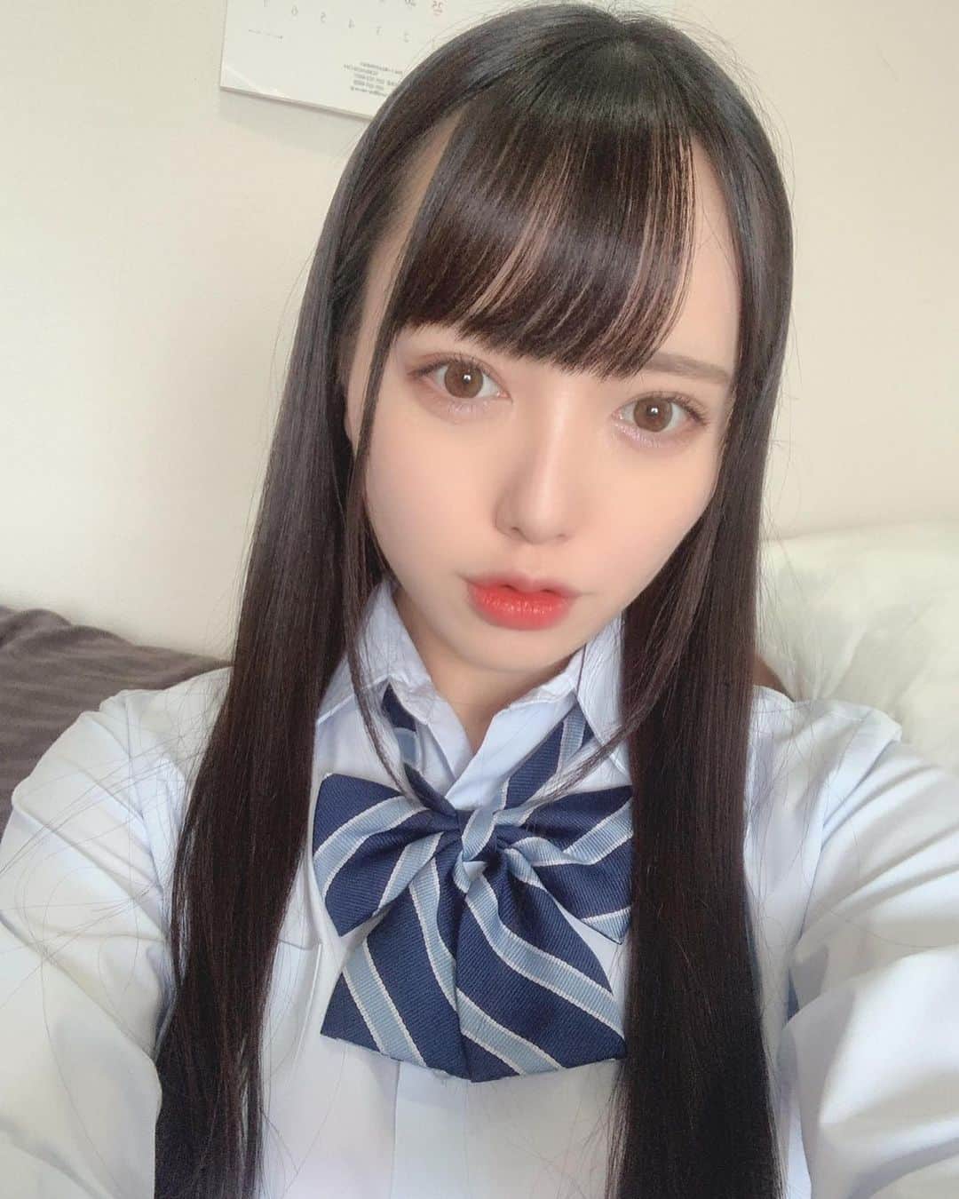 のインスタグラム：「💙イベント情報💙    「ハイカラパブリックハウス」  志木あかね 朝日しずく 水沢つぐみ    ■日程：2021/1/10 12:00～15:00 ラストオーダー14:30   ■場所：都内某所 ※ご参加者様のみにお送りします   ■費用：15,000円 ■募集人数：15名   ■受付開始 : 2020/12/27  19:00～ ■入金期間：2021/1/7 ～22:00   -----------------------------------   ハイカラパブリックハウスで 楽しい時間を過ごしましょー！！   イベント受付開始されてるので Twitterの固定ツイートから飛んでね🥳  ※当日のメニューについて   通常ドリンク飲み放題 たこ焼き代金込み たこ焼きの下準備済となります。女の子と共同作業でのたこ焼き製作をお楽しみください＾＾ また、女の子オリジナルフードメニューもご用意して頂ける予定です！  シャンパン 10000円〜 ショット 1000円〜 2ショットチェキ 1000円〜 シャンパン、ショット、アミューズ、女の子オリジナルフードは当日の精算で承ります。」