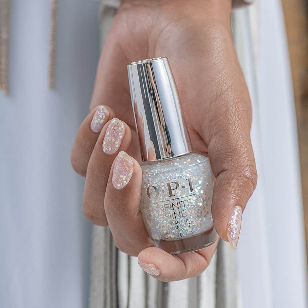 OPIさんのインスタグラム写真 - (OPIInstagram)「#AllATwitterInGlitter: A stunning glitter polish that sparkles from morning to night, just like you!   #ColorIsTheAnswer #OPIShineBright #OPIObsessed #OPIInfiniteShine #WhiteMani #HolidayNails #HolidayMani #HolidayVibes #Holiday2020 #NailInspo #NYENails #TrendyNails #ModernNails #ModernMani #NYE2020 #GlitterNails #GlitterMani #PartyNails #NYEMani」12月29日 2時30分 - opi