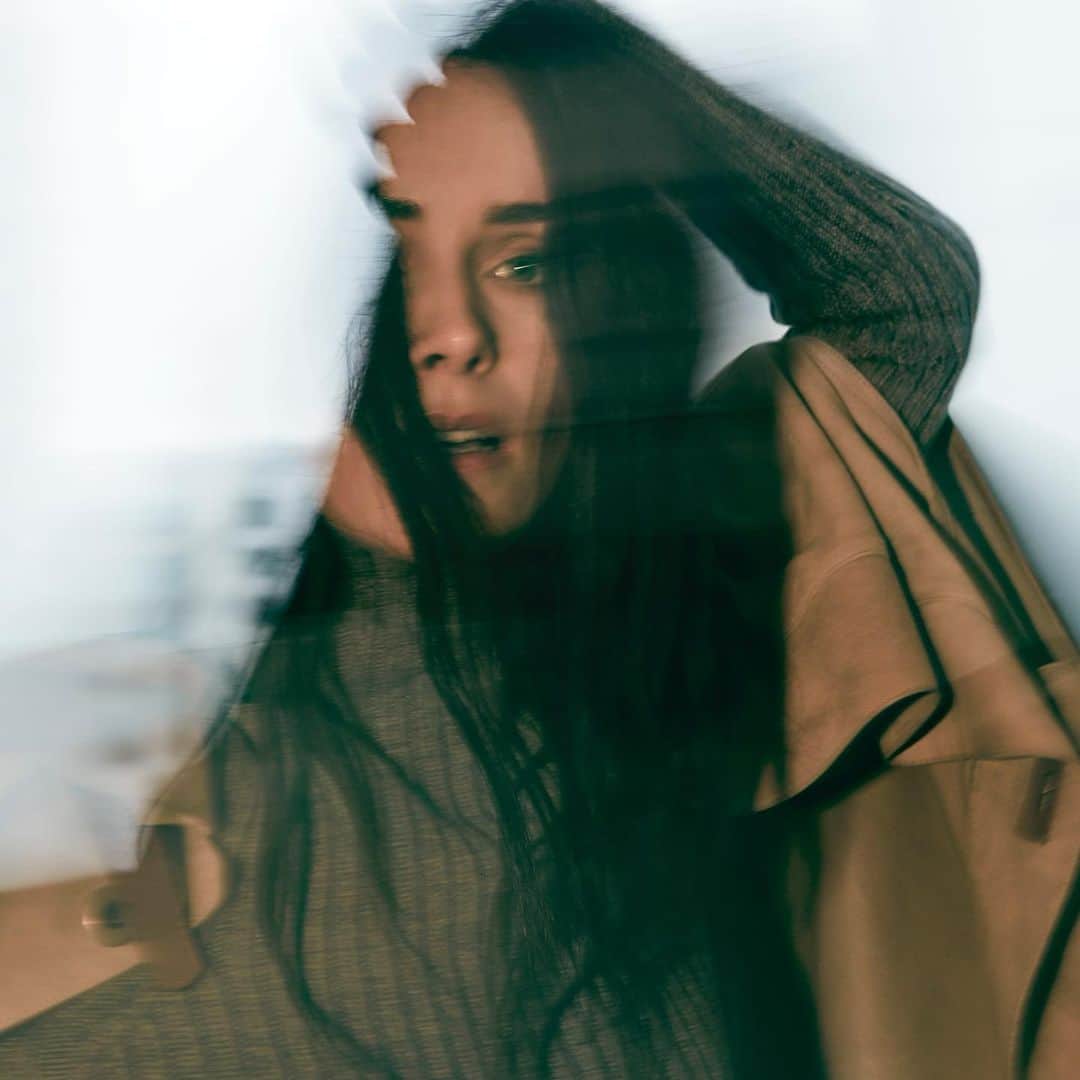 アビゲイル・スペンサーのインスタグラム：「I see you 2021. 📷 @stevenlippman for @lala_magazine   What are you hoping for in the New Year? Dreams. Wishes. Goals. Share 👇🏽.」