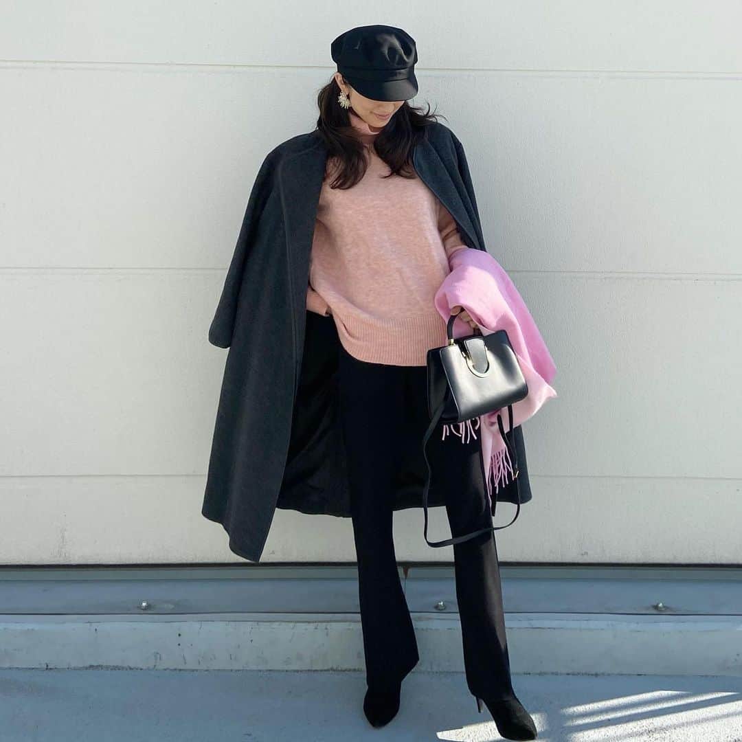 のインスタグラム：「✴︎ たまにはピンク💕 . . knit/ @ladiesfashion.kandk  coat/ @stateofmind.som  pants/ @lephil_official  bag/ #salvatoreferragamo  . . . #kandk_style #シンプルコーデ#大人カジュアル#ピンク#outfit#ootd#outfitoftheday#fashion#instafashion#pink」