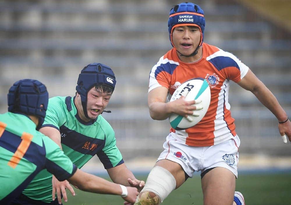 J SPORTSのインスタグラム：「【大会2日目の振り返り】 #熊野（和歌山）0-78　#中部大春日丘（愛知第1）  見事なステップでトライを奪うSH大海柊人選手（3年）。FW、BK一体で前に出続けた中部大春日丘が大勝しました。  ★全試合生中継＆LIVE配信！  #花園 #ラグビー #高校ラグビー #jsports」