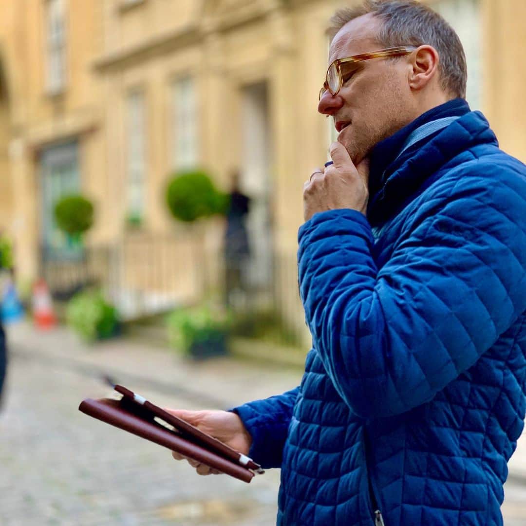 トム・ベリカのインスタグラム：「#AskTom coming up 10am PST on Twitter @tomverica All things @bridgertonnetflix and anything else you wanna ask. Use the hashtag #AskTom.  @netflix @shondaland」