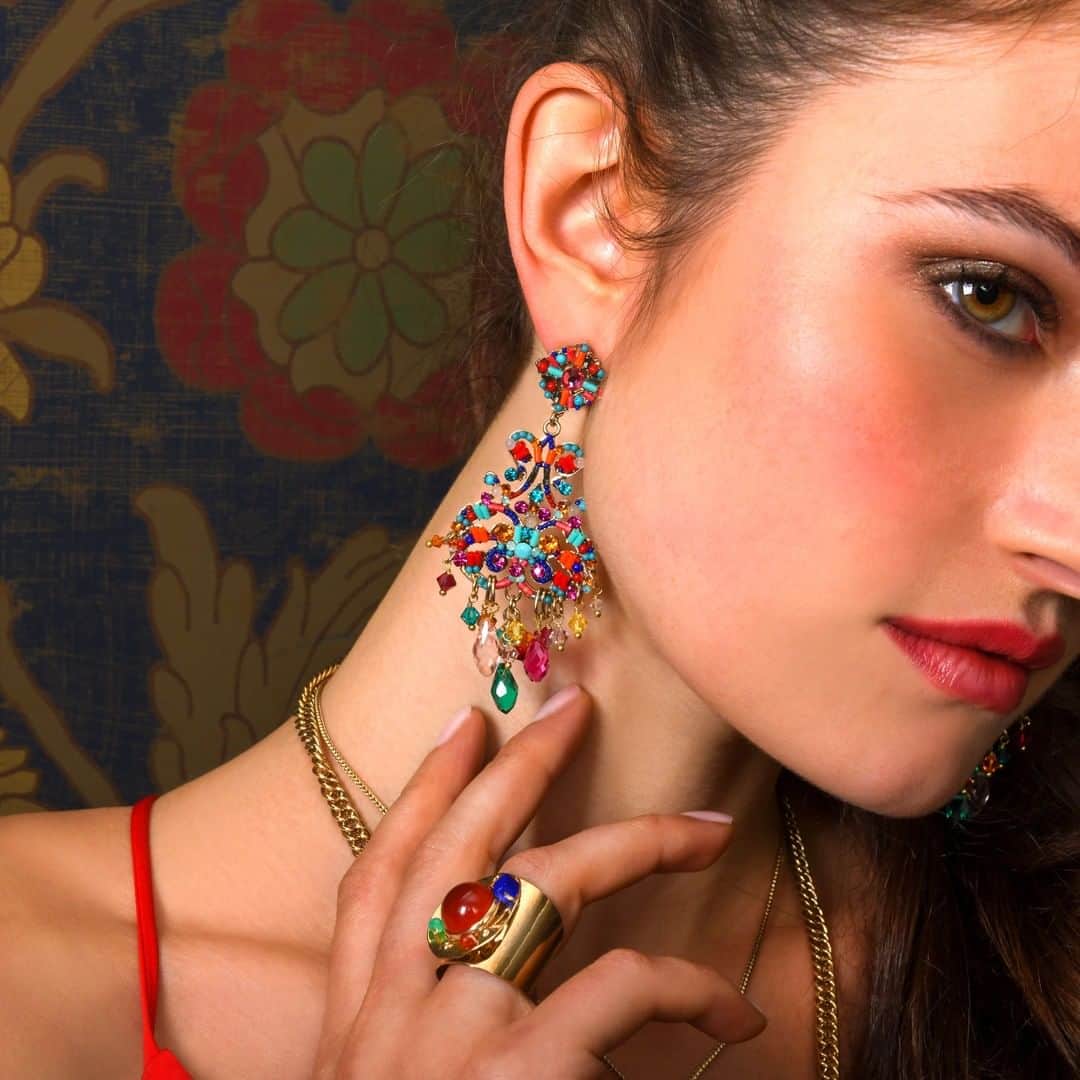 のインスタグラム：「✶ « Sur votre 31 » Pour briller de mille feux au nouvel an ! . Boucles Chiara et bague Vérone.  #satelliteparis #bienvenueailleurssatellite #satellitewomen #boutiquessatellite #jewelry #bijouxethniques」