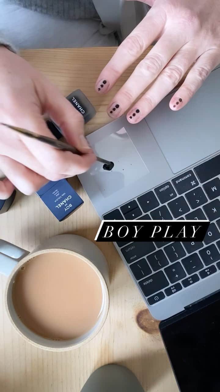 JO BAKERのインスタグラム：「B O Y • P L A Y  Everytime I get sent new things from the BOY line by @chanel.beauty I just get excited to mess around and play. ✨Matte black nail polish ✨ for boys and girls .... @welovecoco #boy #boydechanel #welovecoco #jobakermakeupartist #nailart #nails #nail」