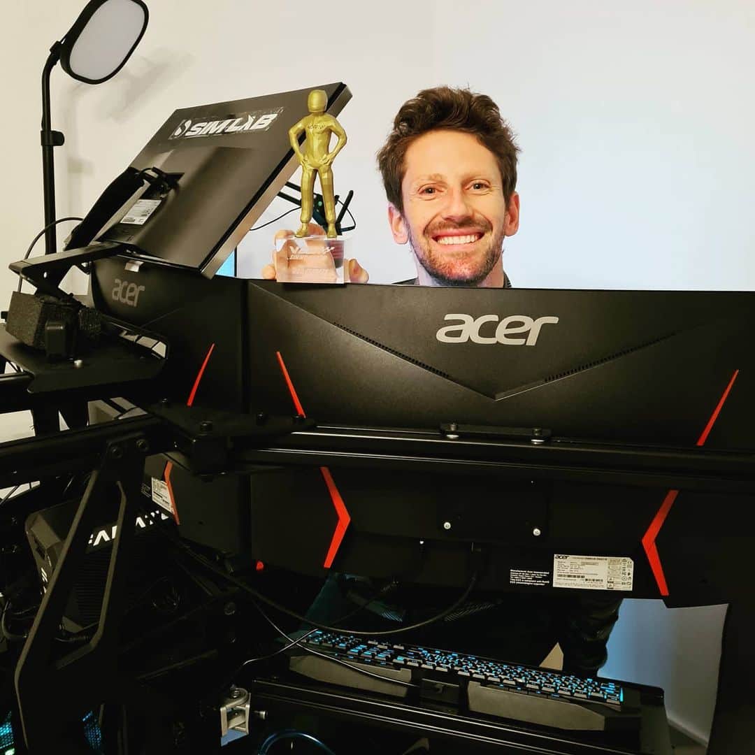 ロマン・グロージャンのインスタグラム：「Thank you @vcoesports  @r8gesports wins the Simmy awards for the best new comer esport team in 2020. Some good funds sent to @enfanceetcancer a charity that I've been supporting for many years and for many more years  #esports #simmyawards」