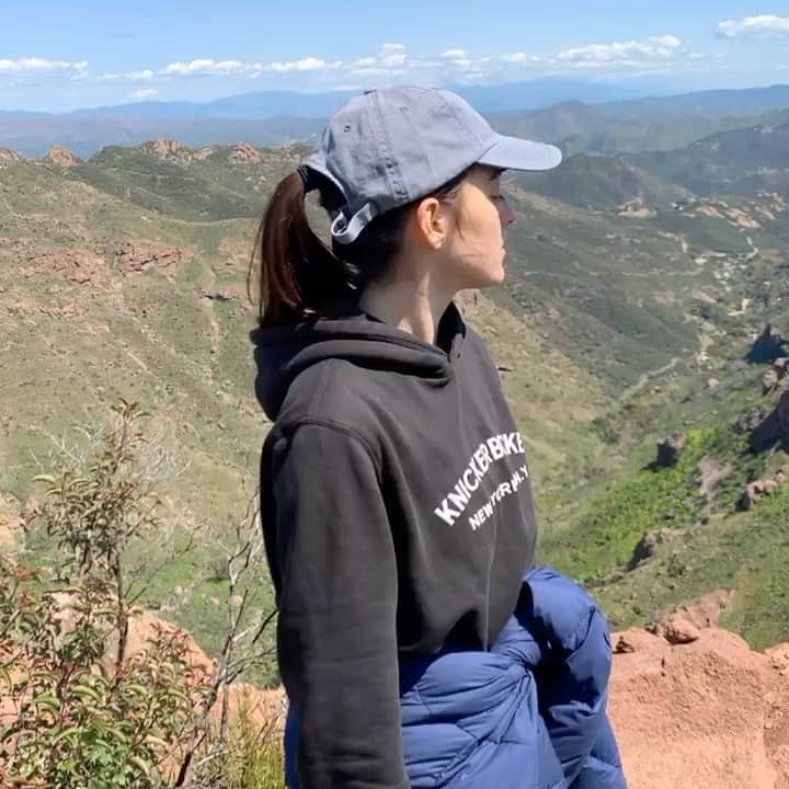 ローガン・ラーマンのインスタグラム：「Happy birthday, Anita. I promise I won’t run away from you on hikes anymore.」