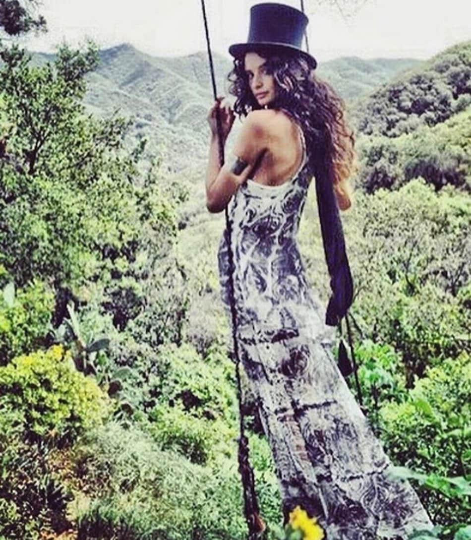 ミッシェルジョナスのインスタグラム：「2021 better be prepared. It’s going to be an amazing year. ❤️  Come shop online 🙏🏼www.mijobymichellejonas.com #michellejonasdesigns #michellejonastravelwear  • • •  #SupportSmallBusiness #Colors #BeachLiving #MadeInLA #poolside #resortwear #evolving #perspective #loveyourlife #summertimeclothes #beautyisintheeyeofthebeholder  #nobettertimethannow #popofcolor #instafashionistas #vacationwear #travelwear  #loveyourlook #fallinlovewiththeprocess #love #yourelovely #friends #besafeeveryone #tiedyedinLA #HandDyed #Inspiration」