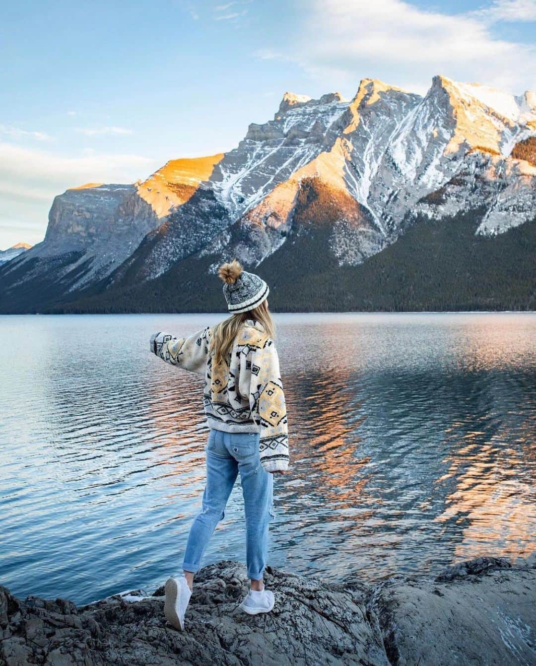 FOLKのインスタグラム：「The warmth in winter. Today’s favorites are: 1.) @kierra_summer @thecolindougan 2.) @rannvajoensen 3.) @helloemilie 4.) @samhorine 5.) @jessolm 6.) @nathanleeallen」