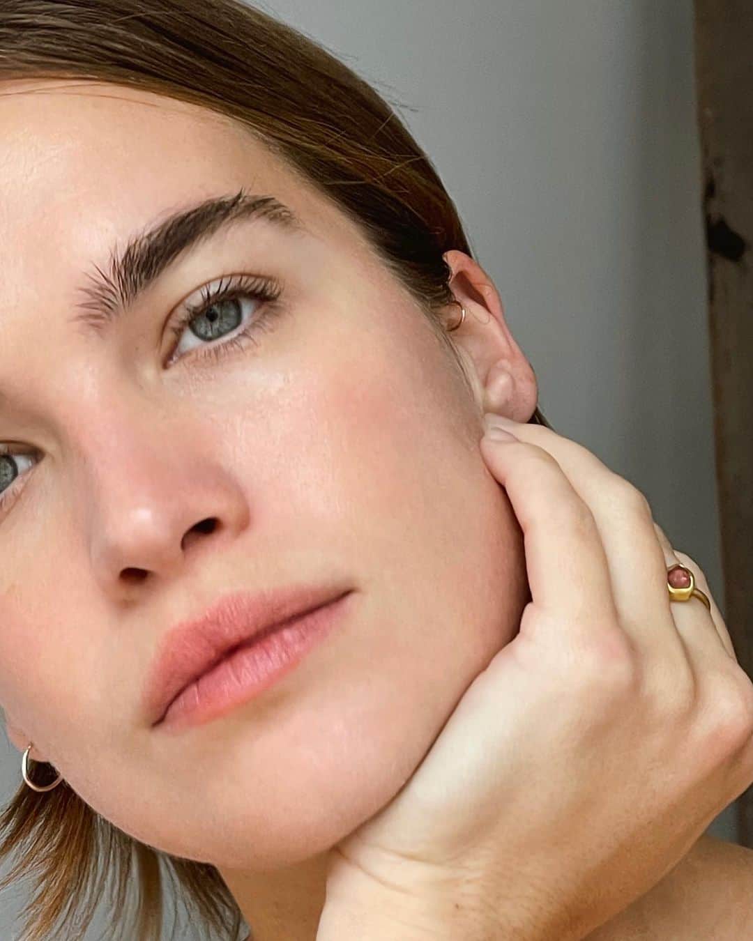 ストーミ・ヘンレイのインスタグラム：「This cold weather took a toll on my face 🤦🏼‍♀️ but I just got this moisturizer/cleanser on @pildoranow and it brought it back to life🙌🏼」