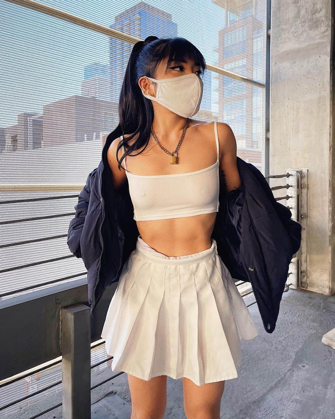 Marycakeのインスタグラム：「🤍👅🤍 livin in puffer jackets @shophobnob」