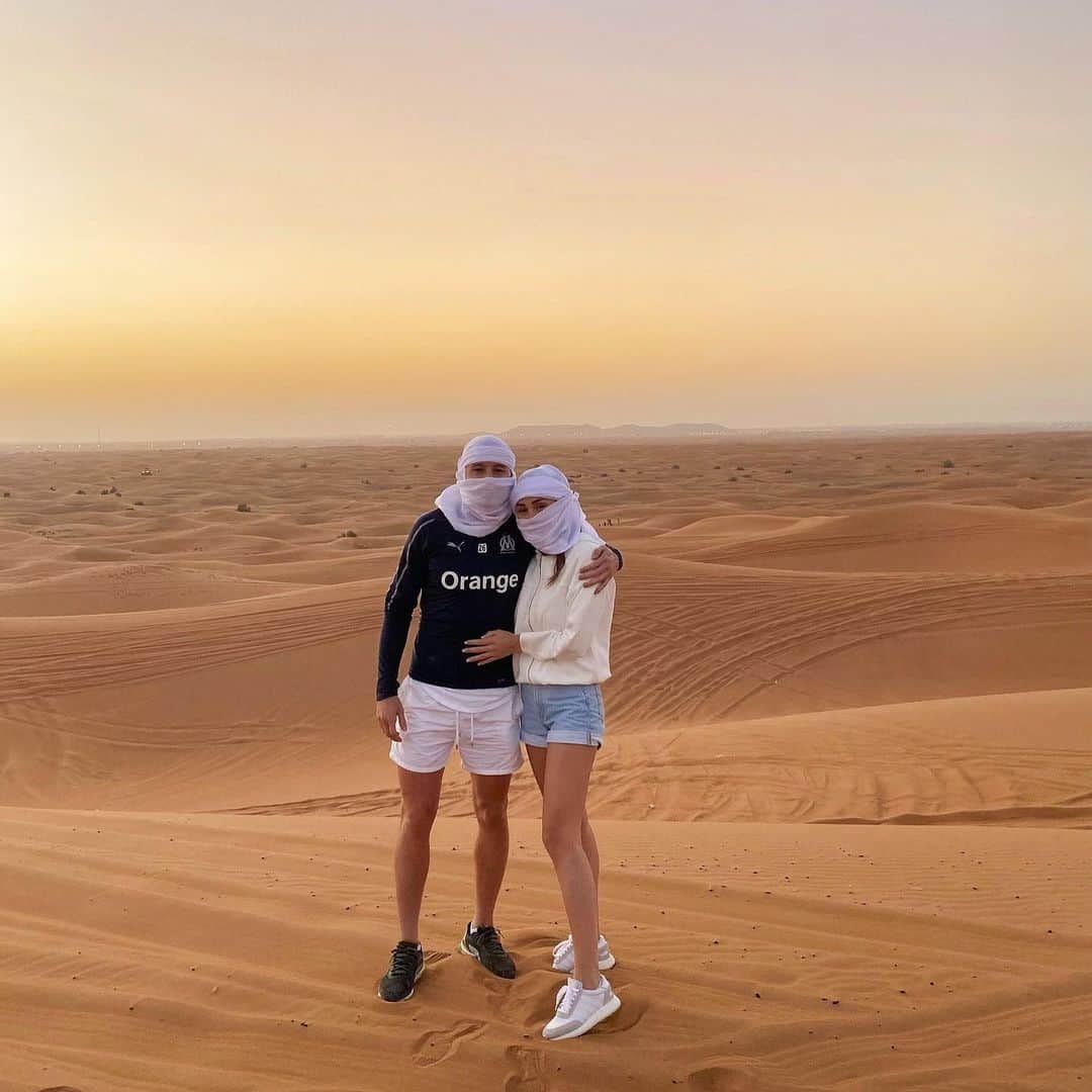 フロリアン・トヴァンのインスタグラム：「Journée dans le désert avec madame @charlottepirroni ❤️」