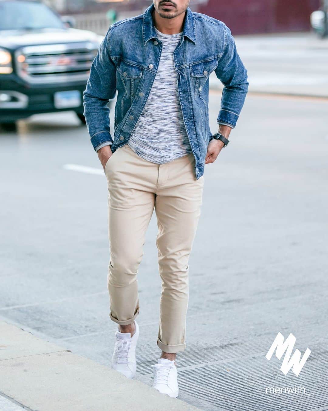 Men Withのインスタグラム：「Great photo of our dear friend @dappergillstyle 👌🏽 #menwithstreetstyle」