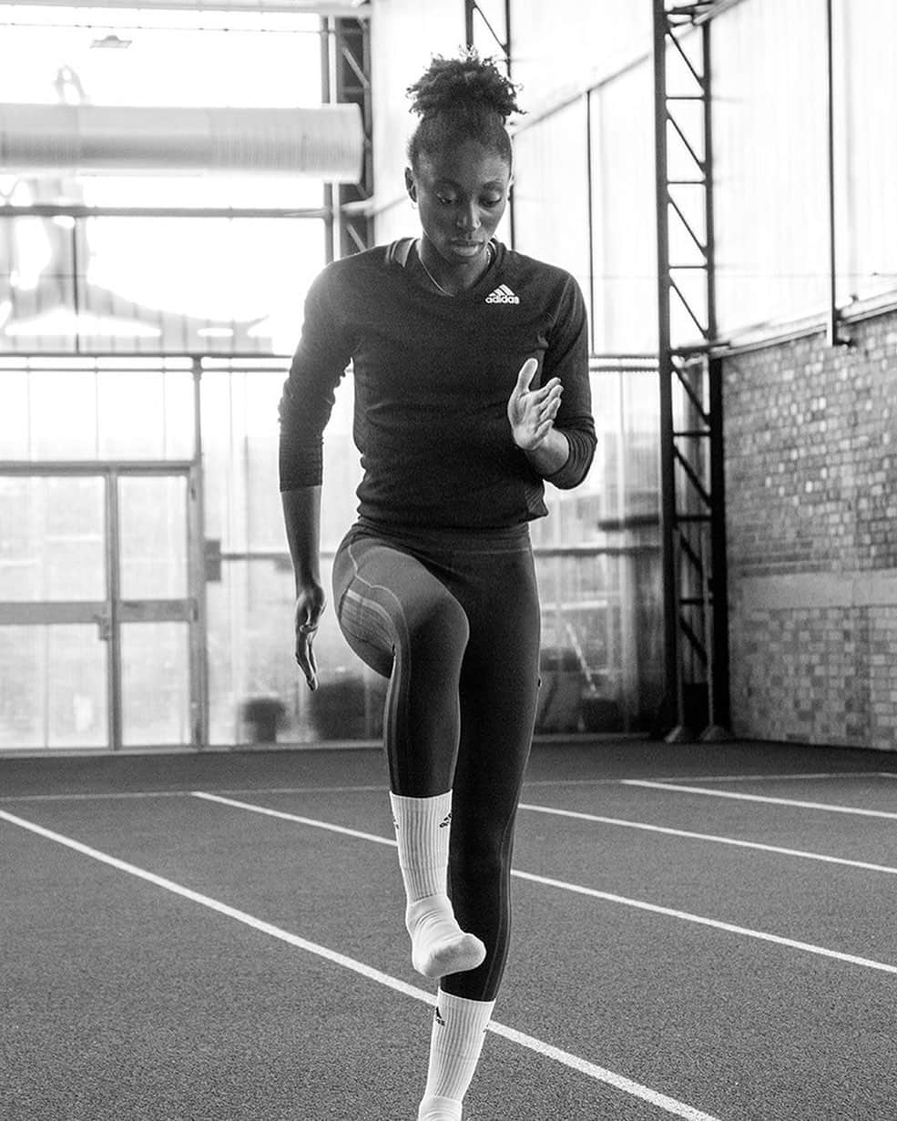 リサ・マリエ・クウェイイーのインスタグラム：「christmas -break was a blessed 🧘🏾‍♀️now back to work.  #mondaymotivation #cantstopher #adidas」