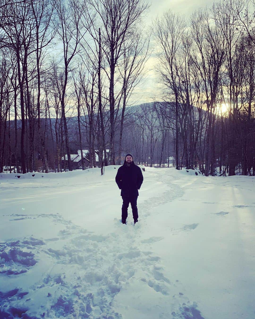 ジ・アストン・シャッフルのインスタグラム：「Not quite the Australian summer we were expecting but feeling lucky to be safe & healthy and know those first shows back in Aus are going to be 💯💯💯!」