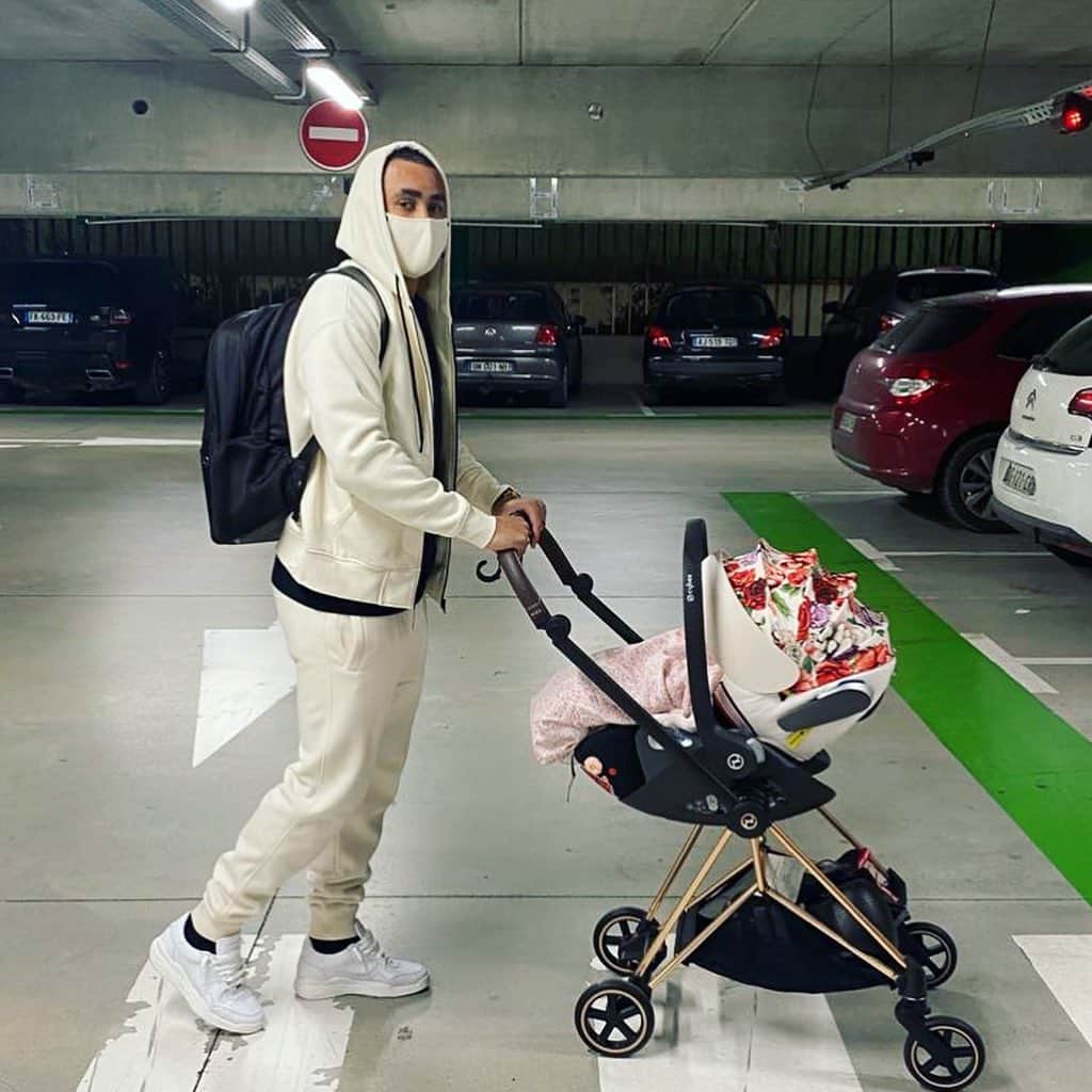 のインスタグラム：「Daddy in Love ❤️」