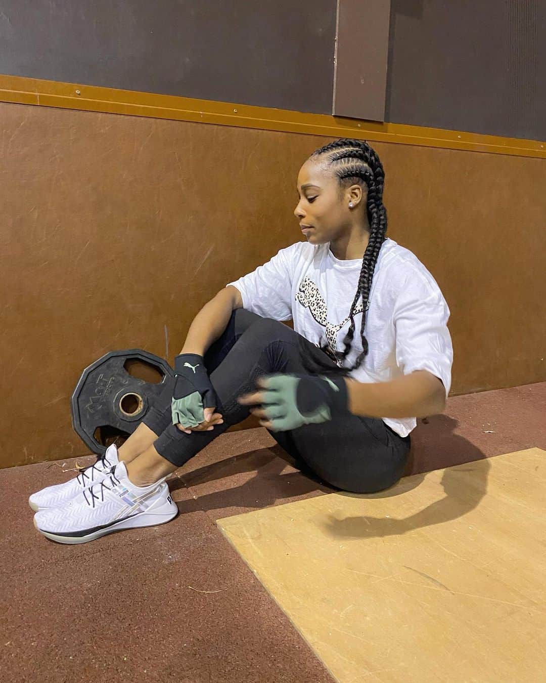 ステラ・アカクポのインスタグラム：「I broke my record tonight in deadlift after three years, I love Mondays that bring us great motivation 🤍」