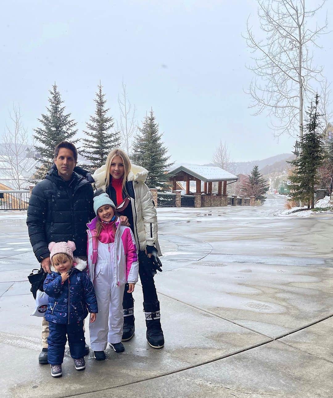 Sascha Barbozaのインスタグラム：「Creando recuerdos especiales❄️☃️✨」