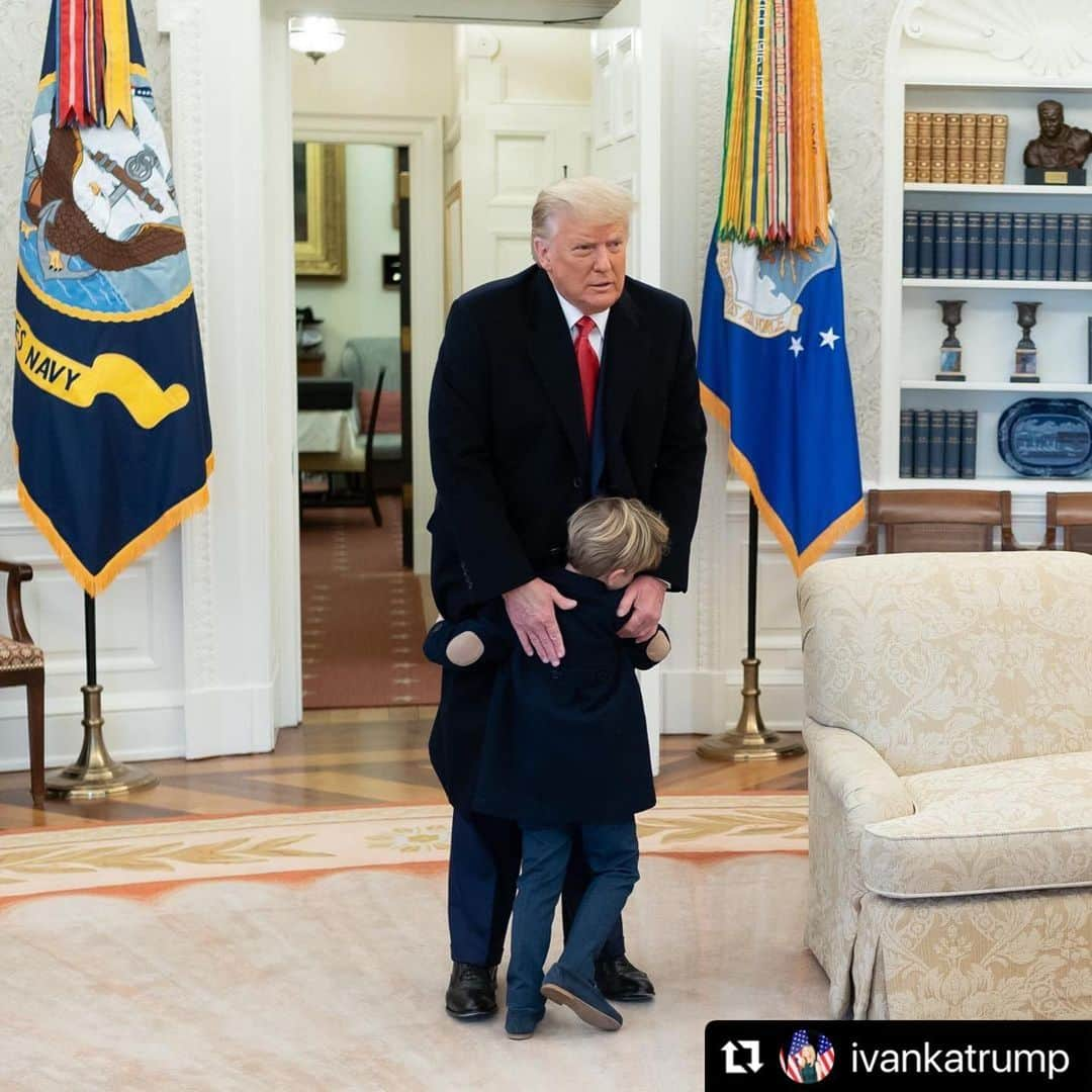 ドナルド・トランプさんのインスタグラム写真 - (ドナルド・トランプInstagram)「#Repost @ivankatrump  ・・・ 11.24.2020 ❤️」12月29日 4時49分 - realdonaldtrump