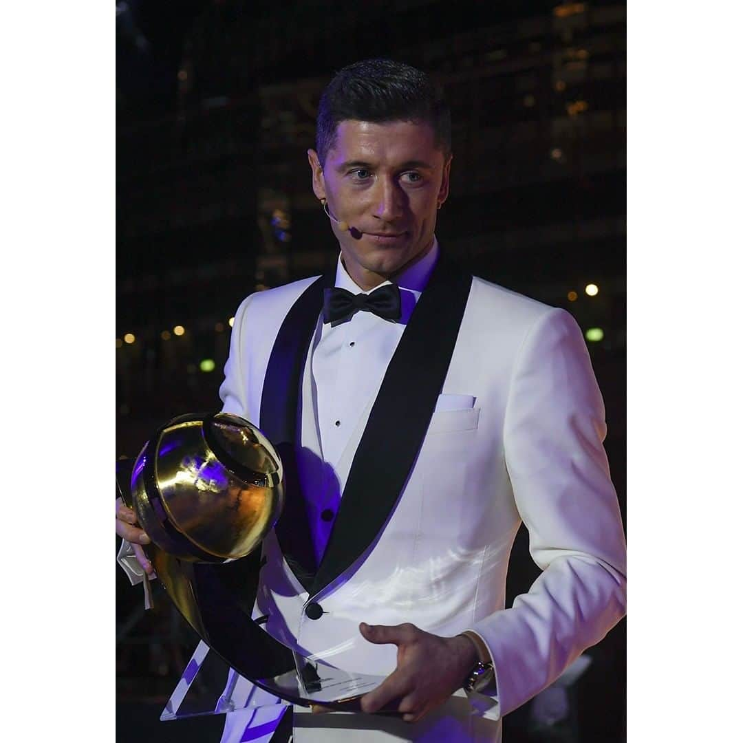 ドルチェ&ガッバーナさんのインスタグラム写真 - (ドルチェ&ガッバーナInstagram)「@_rl9 wears #DolceGabbana in occasion of the @globesoccer Awards event in Dubai, where he received the Award as Player of the Year 2020.  The evening look includes a black and white three-piece shawl tuxedo suit combined with a slim-fit shirt with bejeweled buttons, black silk bow tie and a pair of jacquard black slippers.   The travel look includes a copper t-shirt with #DolceGabbana logoed plaque, Grey #DGNS1 and a Monreale travel bag with heat-stamped logo and personalized tape shoulder strap.  #DGFamily #DGCelebs」12月29日 5時00分 - dolcegabbana