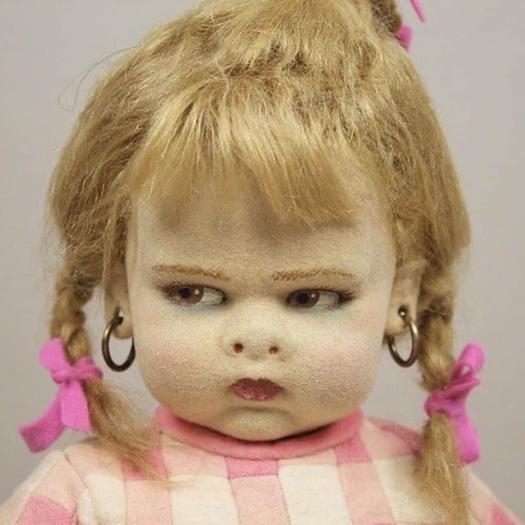 のインスタグラム：「Side-eye 💝👧🏼🎀 #RG @tovaristch.rip」