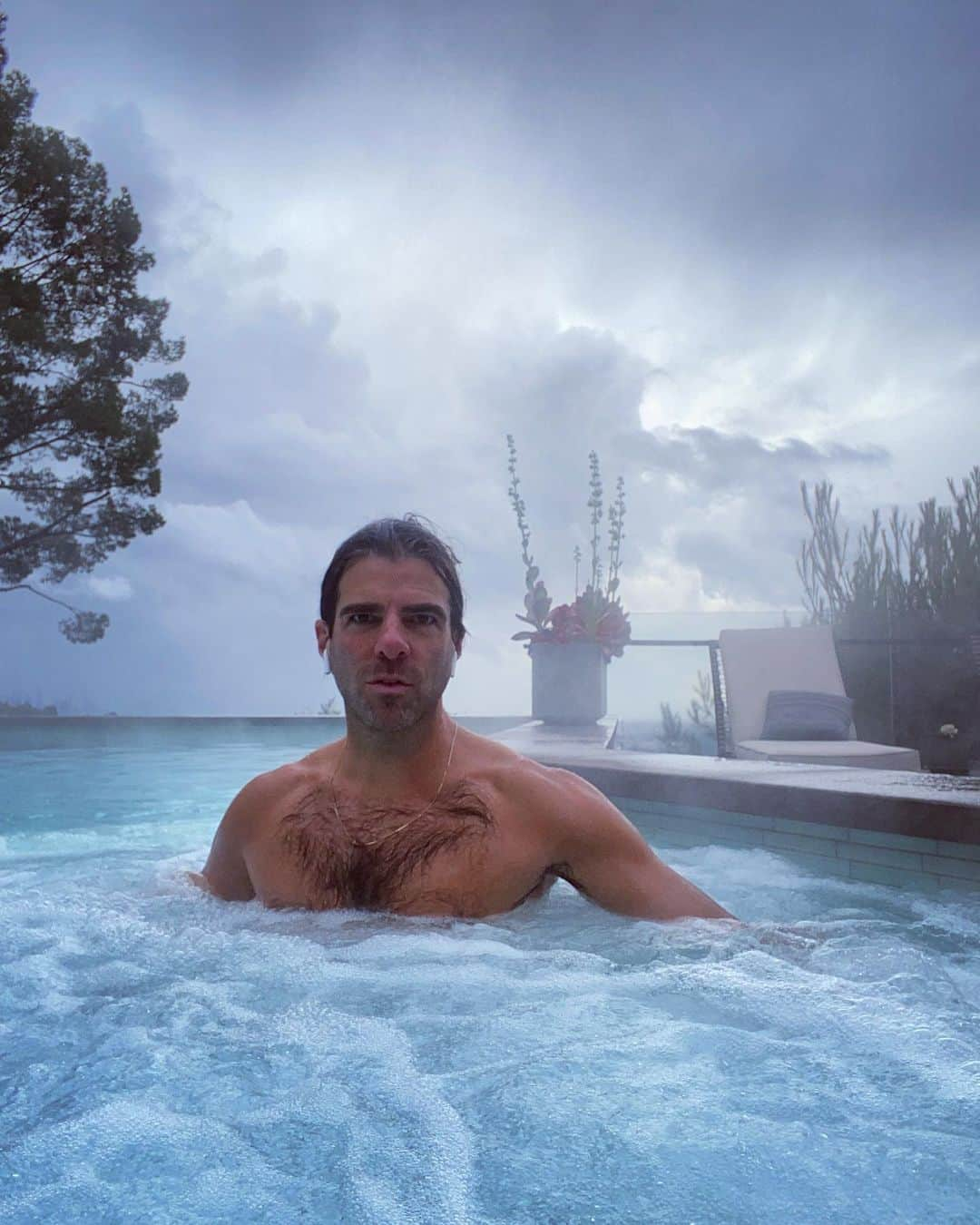 ザカリー・クイントのインスタグラム：「LA is legit making me feel like i’m back at the blue lagoon today... wishing it were so. missing @olafurdarriolafsson and magical iceland!」