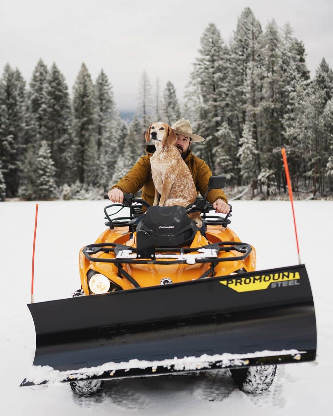 マディのインスタグラム：「Plowing a frozen lake for ice skating might be my new fav winter sport ⛄️」