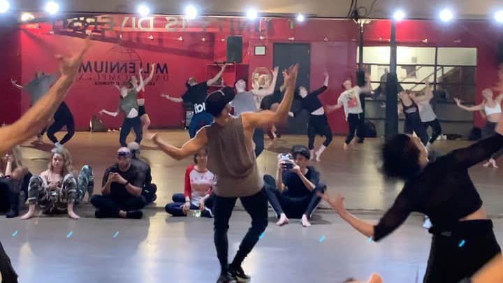 Nika Kljunのインスタグラム：「Raw footage. Nothing like these moments! 😩🔥  Dancers On Point 🎯💎🤩 #nikakljunchoreography 📍 @mdcdance ❤️ Looking forward to getting back to this in 2021! #missingthis🙏🏼 . This group tho⁉️👀🏆 Gotta love having professional, working dancers my class ✨ . The best of the best, in any art, know that it’s always about being a forever student to the craft 🙏🏼. That’s why they have the knowledge to execute these moments so well. 🔥🔑💡 . Never forget, that no matter how far you go, there is always more to learn! Why be good when you can be GREAT ⁉️🦋 That is true #professionalism in my book 🌟  . Love these moments so so much. Can’t wait to be WITH my students again, and truly hoping to have the opportunity to create more amazing memories together, training hard & having fun, in 2021. 🙇🏼‍♀️❤️ #ilovewhatido . Song: #selecta - #smack  #nikakljunchoreography #nikakljun #dance #missingthesemoments #dancevideos #dancechoreography #professionalism #amazingdancers #millenniumdancecomplex #togetherapart」