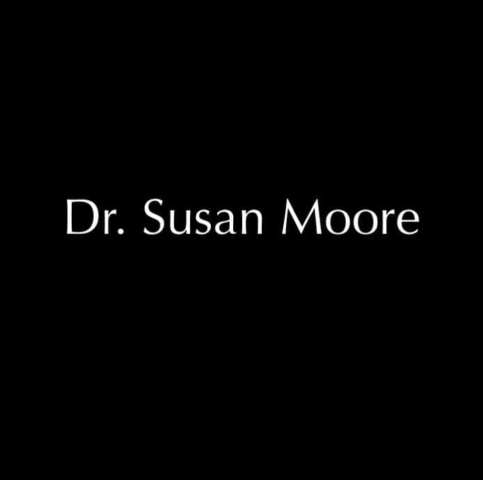 レスリー・フェラのインスタグラム：「Say her name.」