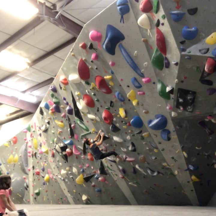 のインスタグラム：「Always a good climb @springsclimbingcenter 🤍 ••• #bouldering #training #rockclimb #colorado #getpsyched #ilovethisplace」