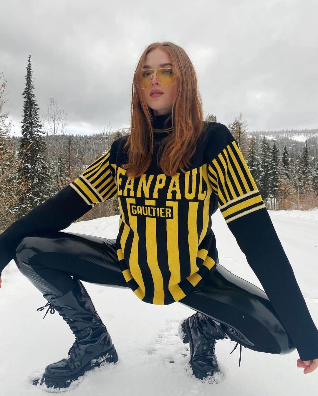 Larsen Thompsonさんのインスタグラム写真 - (Larsen ThompsonInstagram)「black & yellow🖤💛 Uh huh you know what it is...」12月29日 5時54分 - larsenthompson