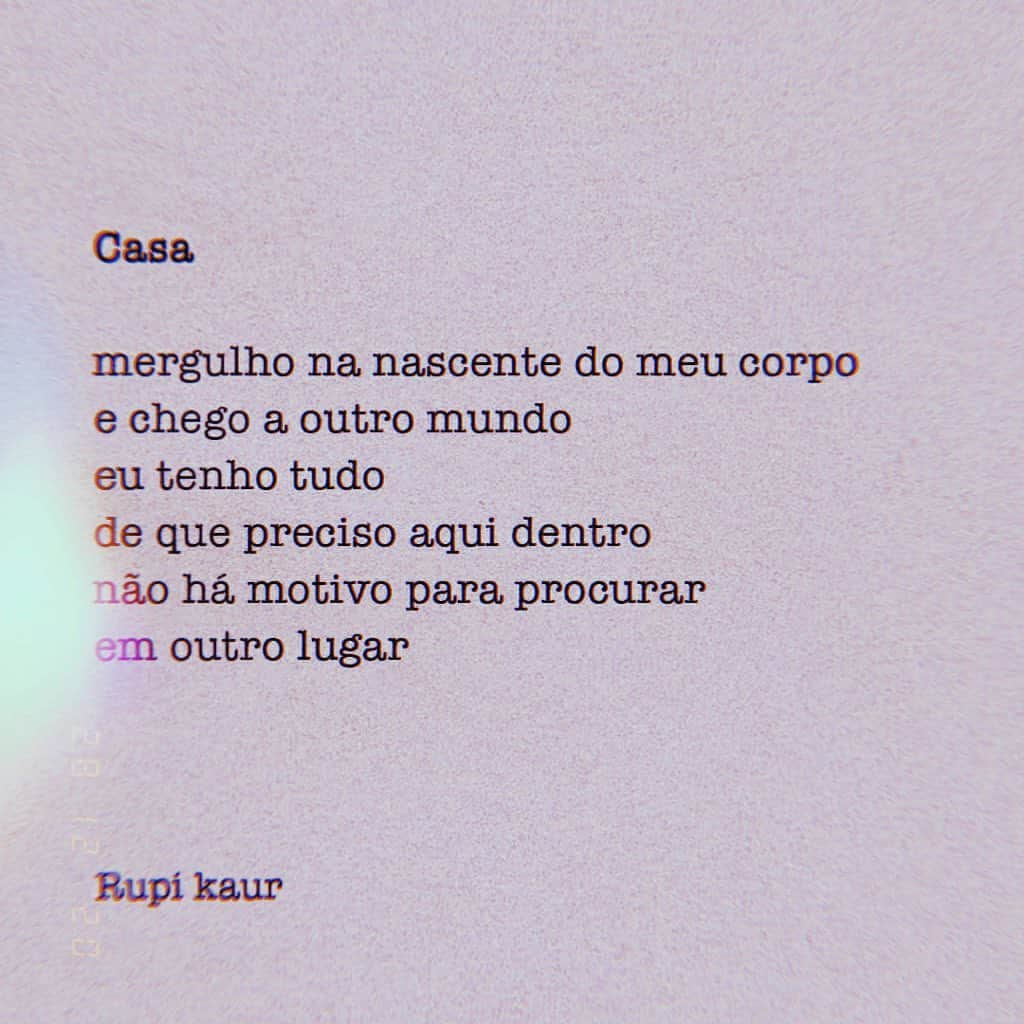 カロライナディークマンのインスタグラム：「#rupikaur 💘」