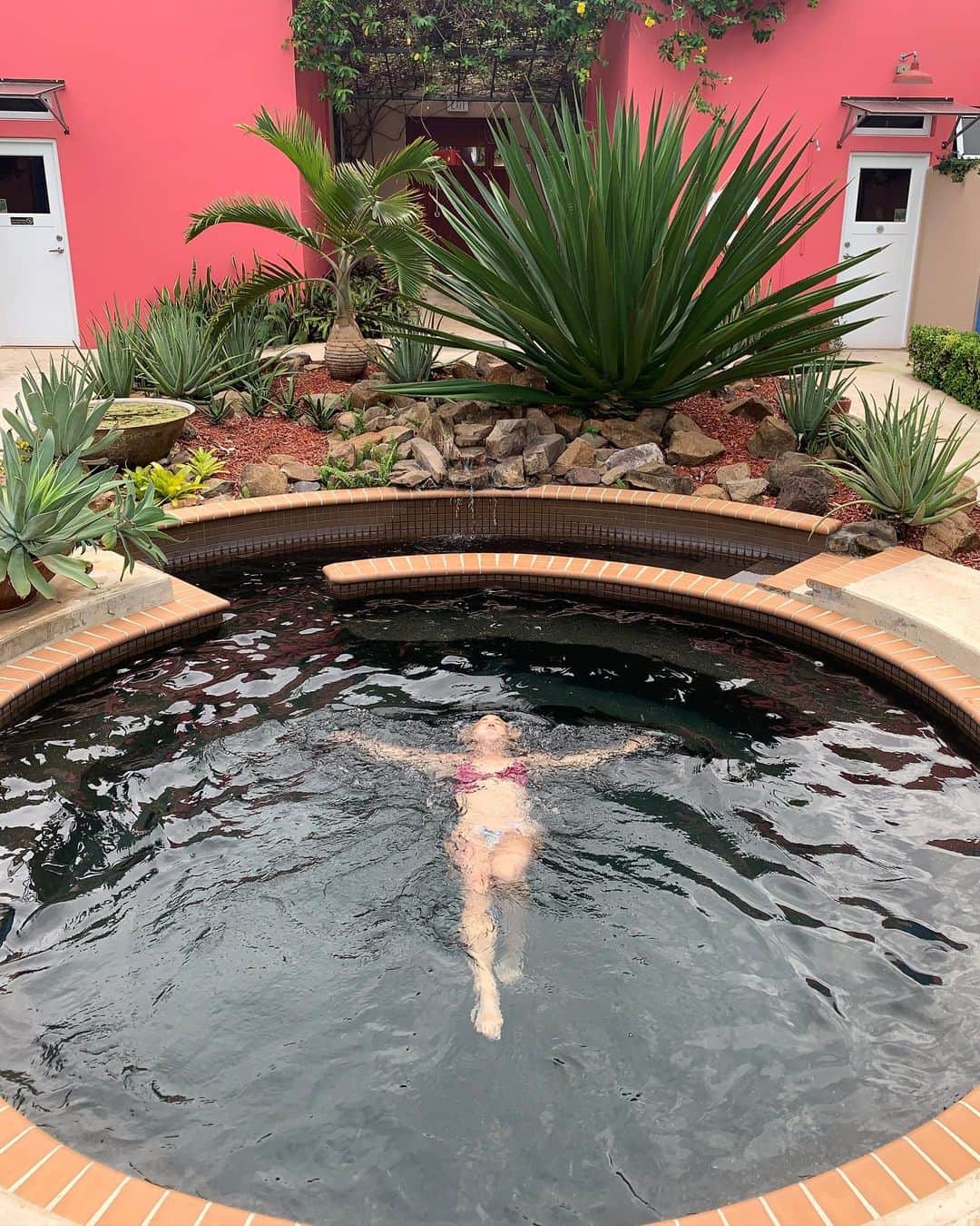 Ai Shimatsuさんのインスタグラム写真 - (Ai ShimatsuInstagram)「@4casitas the best (Eco-friendly) Airbnb I’ve ever stayed. 🌿💙  I was lucky to be able to stay longer in Puerto Rico after @natsukimiya and @chris1anthony ‘s wedding in October and @lilbuckdalegend and I stayed this beautiful place where is run by Fernando and Joon. They are the sweetest and my favorite part was to eat their vegan breakfast every morning with the best coffee and the view. 🤤🌱☕️  I miss waking up to ‘Cock a Doodle Doo’ and seeing all the animals at their farm. 💚  Fernando showed us around the place including the huge basement where captures rainwater to be reuse. ♻️  I can’t wait to visit there again and hopefully soon.  Thank you Fernando and Joon for the great hospitality. 💖  #highlightof2020  #purtorico  #4casitas  #sustainability  #airbnb」12月29日 6時21分 - aishimatsu