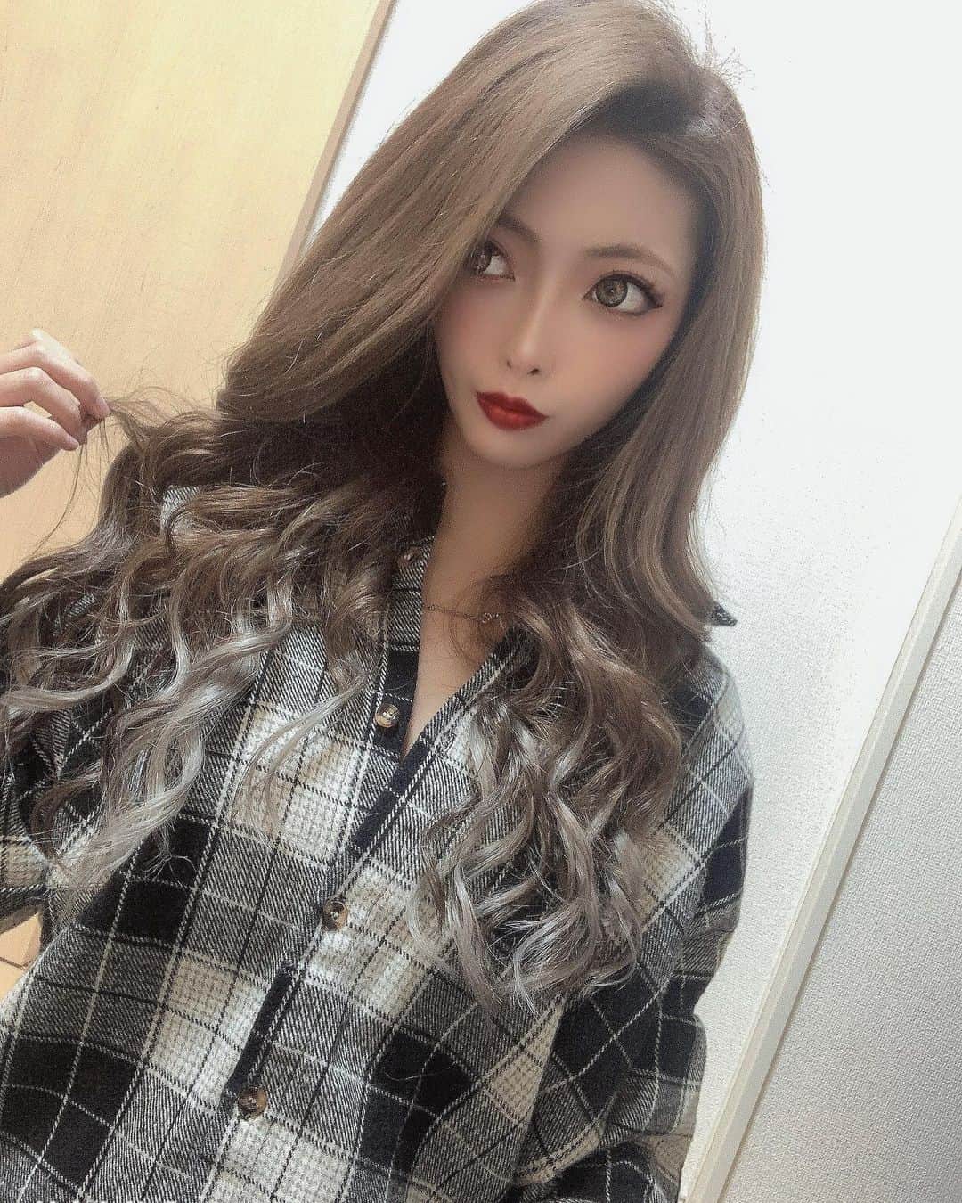 吉永江利のインスタグラム：「#selfie #gal #ootd #make #hair #japan #korea #model #fashion #code #followme #likes #instagood #instalike  #今日好き #今日好きになりました#モデル  #19歳」