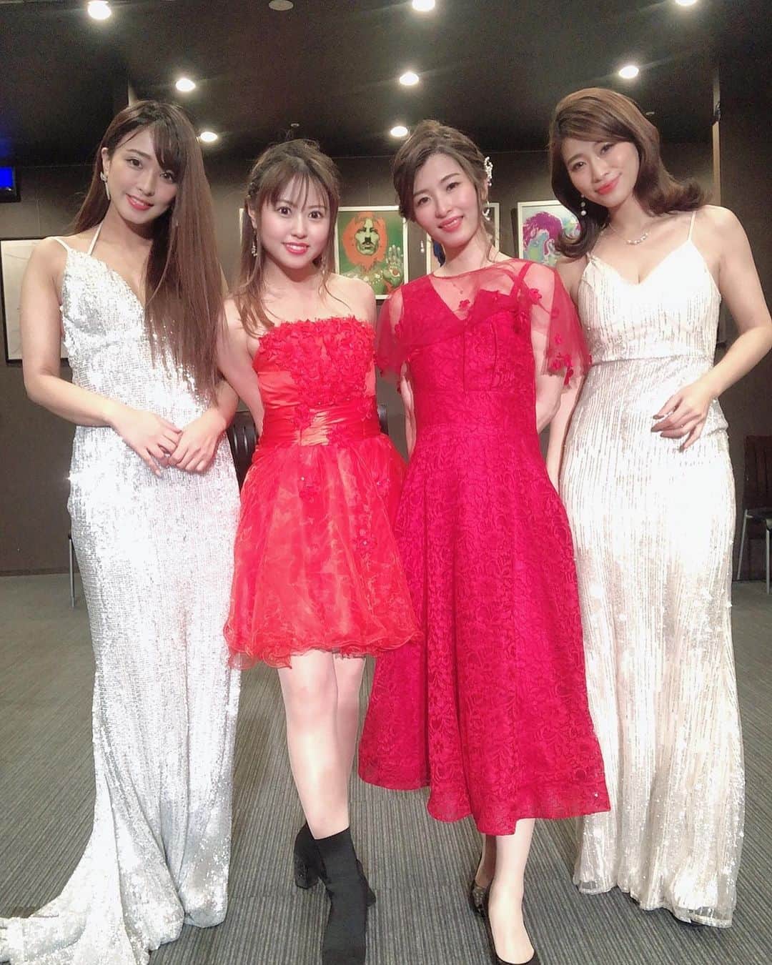 Fujikoのインスタグラム：「先日のDress Party👗  みんな美しくて可愛かった💕  来年もよろしくお願いしますっ✨✨  #Fujiko#party#dress#美女#アーティスト#シンガーソングライター」