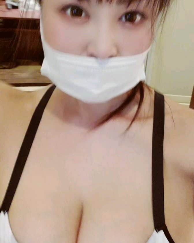 今藤霧子のインスタグラム：「Before and after yoga🧘‍♀️💕 It was hot and sweaty💦」