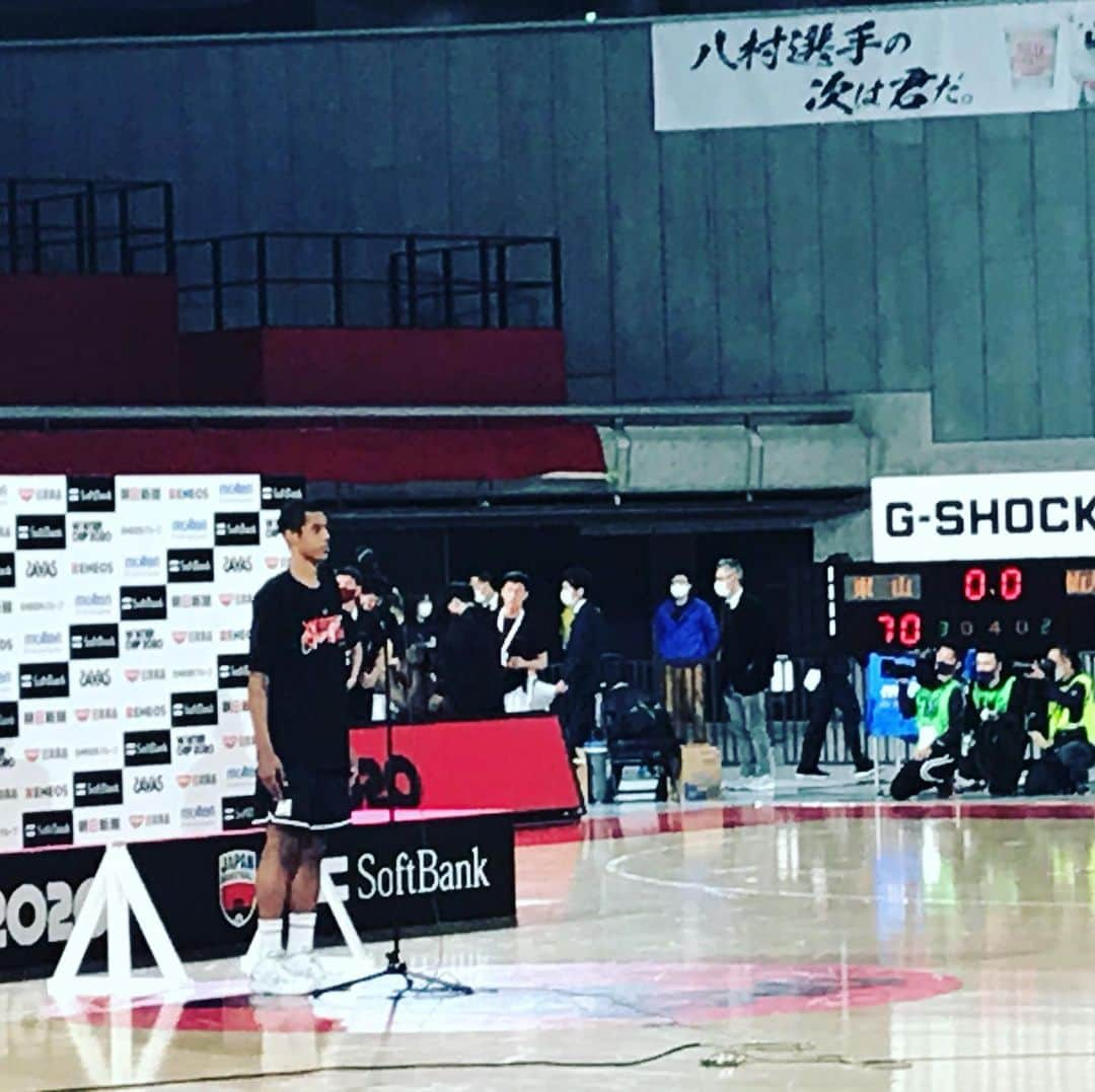 寺川綾さんのインスタグラム写真 - (寺川綾Instagram)「ソフトバンクウインターカップ2020🏀 今日は男子決勝でした💡 東山と仙台大明成の素晴らしすぎる闘いでした👏👏👏 両者譲らない攻防戦が繰り広げられ、最後の最後まで勝負が分からない手に汗握る決戦となりました。 結果、仙台大明成が3年ぶりの優勝🥇🏆 諦めないで闘いきる。 高校生の凄いパワーを感じました🏀 地上波生放送でお世話になりましたが、興奮しすぎてお聞き苦しくすみませんでした😭 あーそれにしても良い試合を観せていただき感謝です🙏 選手の皆さん、おめでとうございます🎊関係者の皆さん、お疲れ様でした👏 そして、ありがとうございました🏀 #ソフトバンクウインターカップ2020 #テレビ朝日 #男子決勝 #東山vs仙台大明成 #優勝は #仙台大明成⛹️‍♂️ #おめでとうございます㊗️」12月29日 16時12分 - terakawaaya_official