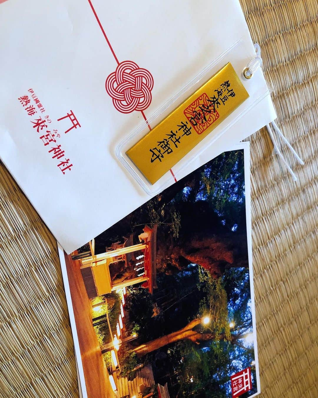 吉岡麻由子さんのインスタグラム写真 - (吉岡麻由子Instagram)「#来宮神社  #パワースポット #大楠#御神木  #姉と。  #お抹茶で一服」12月29日 16時19分 - mayuko.1017