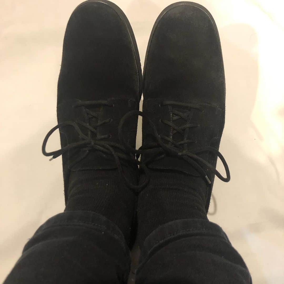 hugharajukuさんのインスタグラム写真 - (hugharajukuInstagram)「🌼🌼THANK YOU SOLD OUT🌼🌼 . かわいい靴もあるんです♪ フェラガモの靴。 本当に老舗の靴は履きやすく高級感もありいい靴です。 とても状態がいい！ ブラックスウェードなのでカッコいい 23.5cm  #salvadoreferragamo  #black #スウェード #いい靴 #used #古着屋 #古着 #高級靴 #フェラガモ #outfit  #ootd」12月29日 16時31分 - hug_sunkiss