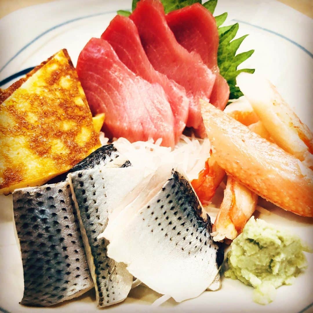 JOJO（ものまね）さんのインスタグラム写真 - (JOJO（ものまね）Instagram)「今年も美味しいお寿司を ありがとうございました( *´꒳`*)✨ . 大将🍣来年もどうかお元気で💓 . #jujuのそっくりさんjojo #寿司 #寿司大好き #寿司🍣 #寿司好き #寿司屋 #寿司好きな人と繋がりたい #寿司スタグラム #寿司ネタ #寿司食べたい #鮨 #鮨スタグラム #鮨好き #鮨好きな人と繋がりたい 🍣✨#寿司職人 #寿司めいじん #寿司ネタ #寿司部 🍣✨#大将 #長生きしてね ♬#グルメ #グルメ好きな人と繋がりたい #グルメスタグラム #グルメ女子 #グルメな人と繋がりたい #グルメ巡り #グルメ旅 #グルメ好き #グルメ好きと繋がりたい #東京グルメ #東京グルメ部 ❤」12月29日 16時32分 - jojo_monomane