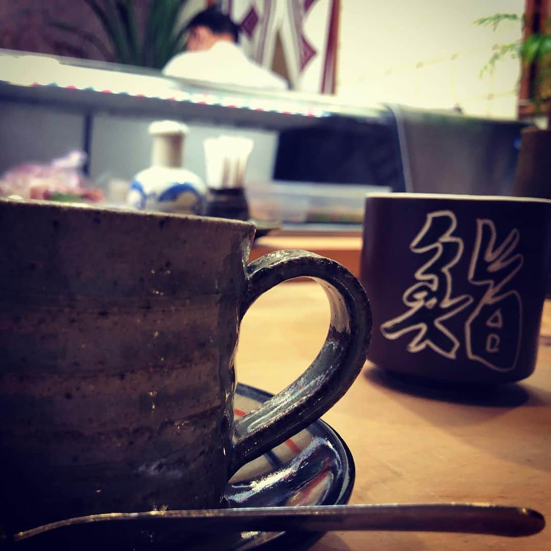 JOJO（ものまね）さんのインスタグラム写真 - (JOJO（ものまね）Instagram)「今年も美味しいお寿司を ありがとうございました( *´꒳`*)✨ . 大将🍣来年もどうかお元気で💓 . #jujuのそっくりさんjojo #寿司 #寿司大好き #寿司🍣 #寿司好き #寿司屋 #寿司好きな人と繋がりたい #寿司スタグラム #寿司ネタ #寿司食べたい #鮨 #鮨スタグラム #鮨好き #鮨好きな人と繋がりたい 🍣✨#寿司職人 #寿司めいじん #寿司ネタ #寿司部 🍣✨#大将 #長生きしてね ♬#グルメ #グルメ好きな人と繋がりたい #グルメスタグラム #グルメ女子 #グルメな人と繋がりたい #グルメ巡り #グルメ旅 #グルメ好き #グルメ好きと繋がりたい #東京グルメ #東京グルメ部 ❤」12月29日 16時32分 - jojo_monomane