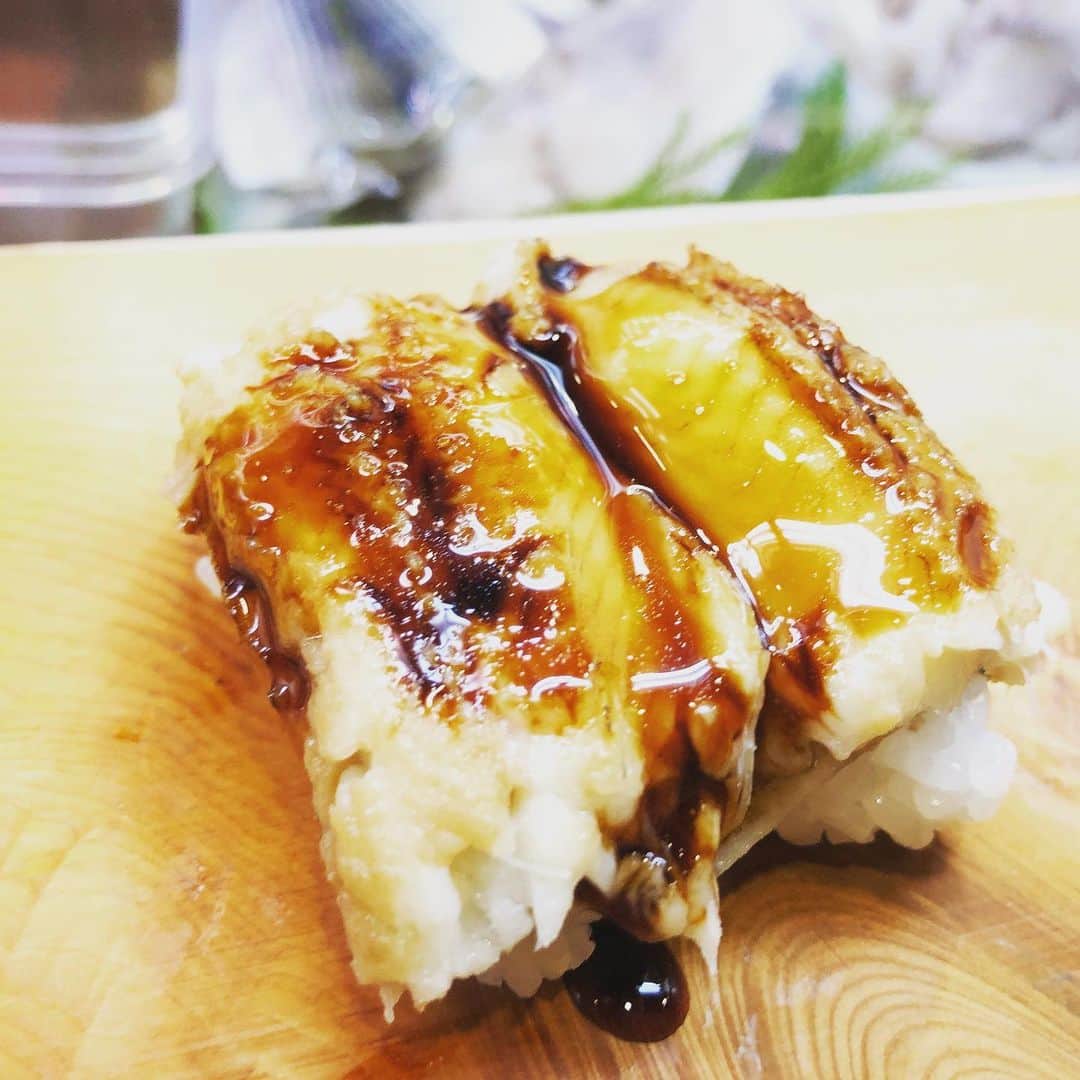 JOJO（ものまね）さんのインスタグラム写真 - (JOJO（ものまね）Instagram)「今年も美味しいお寿司を ありがとうございました( *´꒳`*)✨ . 大将🍣来年もどうかお元気で💓 . #jujuのそっくりさんjojo #寿司 #寿司大好き #寿司🍣 #寿司好き #寿司屋 #寿司好きな人と繋がりたい #寿司スタグラム #寿司ネタ #寿司食べたい #鮨 #鮨スタグラム #鮨好き #鮨好きな人と繋がりたい 🍣✨#寿司職人 #寿司めいじん #寿司ネタ #寿司部 🍣✨#大将 #長生きしてね ♬#グルメ #グルメ好きな人と繋がりたい #グルメスタグラム #グルメ女子 #グルメな人と繋がりたい #グルメ巡り #グルメ旅 #グルメ好き #グルメ好きと繋がりたい #東京グルメ #東京グルメ部 ❤」12月29日 16時32分 - jojo_monomane