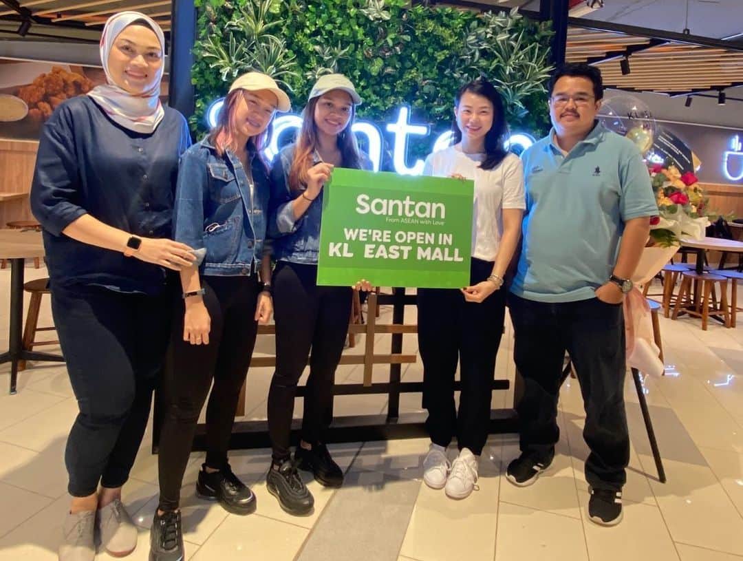 エアアジアさんのインスタグラム写真 - (エアアジアInstagram)「Other than @santan.asean’s flagship stores in Midvalley and Sunway Pyramid, you’ve got more options and more reasons to taste our Asean flavors this holiday season with new branches and a cafe in 163 Retail Park, Nu Sentral, PKNS, Sogo KL, and AEON Shah Alam to name a few. 🍽❤️  Share with us your photos when you get to visit them. Don’t forget to tag @airasia and @santan.asean.  #airasiaForEveryone」12月29日 16時42分 - airasiasuperapp