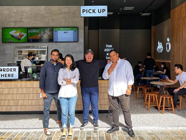 エアアジアさんのインスタグラム写真 - (エアアジアInstagram)「Other than @santan.asean’s flagship stores in Midvalley and Sunway Pyramid, you’ve got more options and more reasons to taste our Asean flavors this holiday season with new branches and a cafe in 163 Retail Park, Nu Sentral, PKNS, Sogo KL, and AEON Shah Alam to name a few. 🍽❤️  Share with us your photos when you get to visit them. Don’t forget to tag @airasia and @santan.asean.  #airasiaForEveryone」12月29日 16時42分 - airasiasuperapp