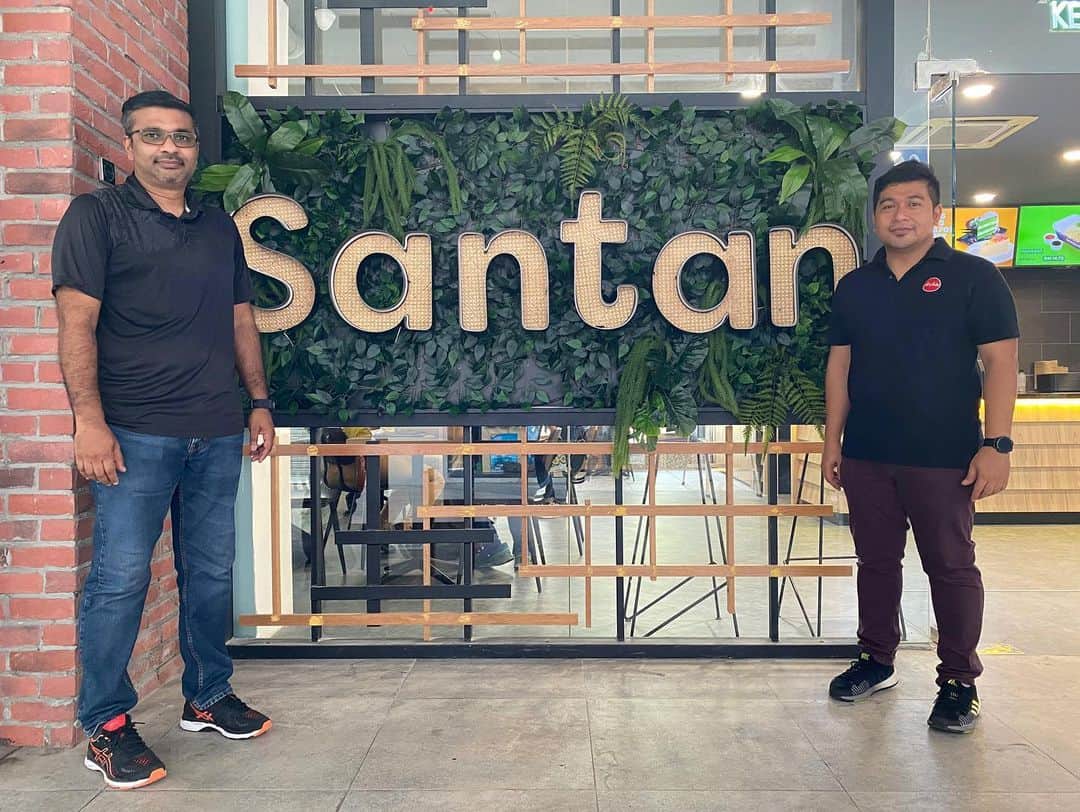 エアアジアのインスタグラム：「Other than @santan.asean’s flagship stores in Midvalley and Sunway Pyramid, you’ve got more options and more reasons to taste our Asean flavors this holiday season with new branches and a cafe in 163 Retail Park, Nu Sentral, PKNS, Sogo KL, and AEON Shah Alam to name a few. 🍽❤️  Share with us your photos when you get to visit them. Don’t forget to tag @airasia and @santan.asean.  #airasiaForEveryone」