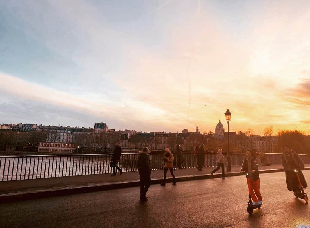 斎藤工（齊藤工）さんのインスタグラム写真 - (斎藤工（齊藤工）Instagram)「風  Paris 2019 with @naganoakunohana  良きお年を」12月29日 16時47分 - takumisaitoh_official