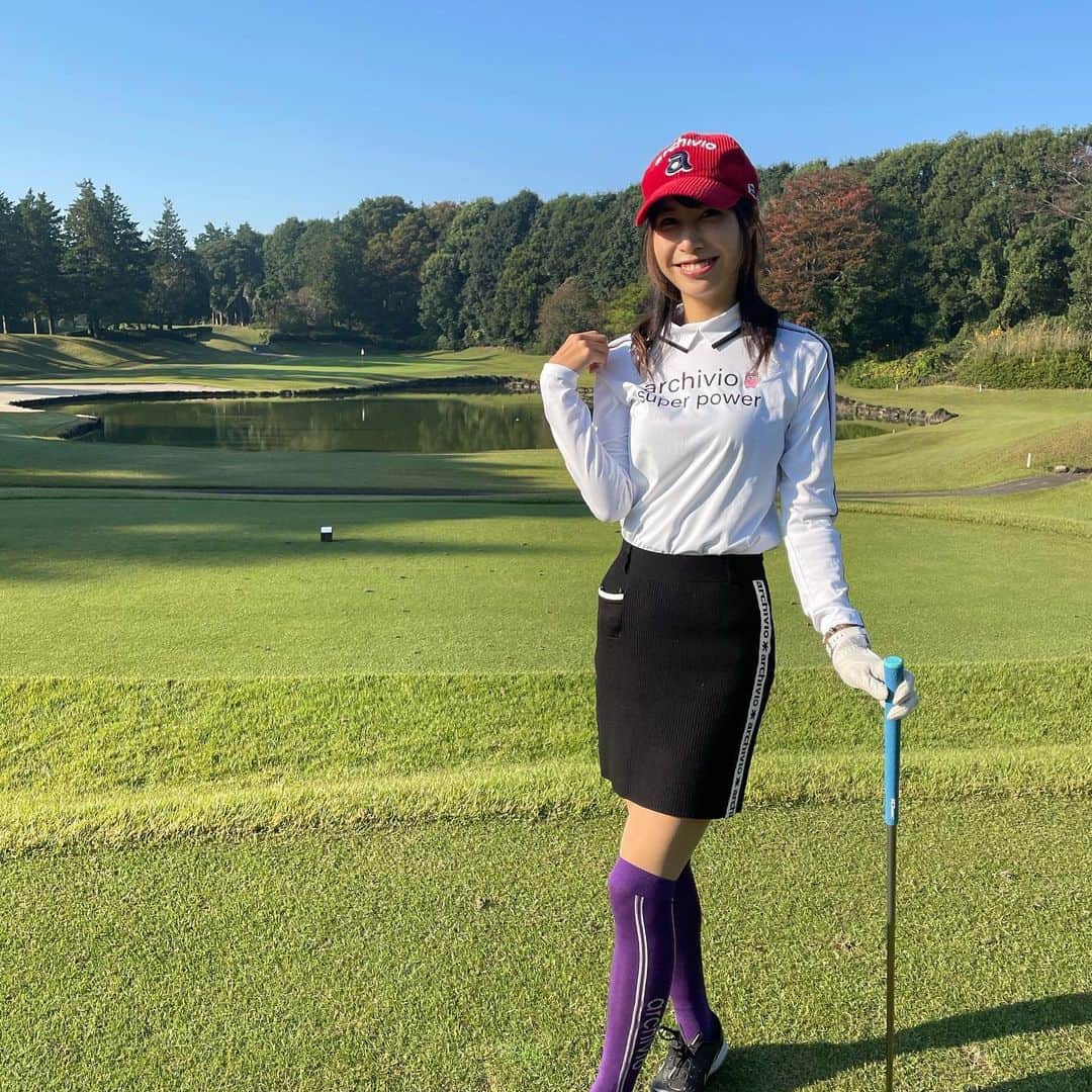 米澤有さんのインスタグラム写真 - (米澤有Instagram)「まだ寒くなかったときの〜😆 これぐらいのウェアでラウンド出来る気候が好き♡ でも寒い季節も、美味しい食べ物が沢山あるから好き♡🦀🐡  #思い出 #良いお天気golf #靴下お気に入り #purple #golfwear #archivio」12月29日 16時52分 - yu.u.yonezawa