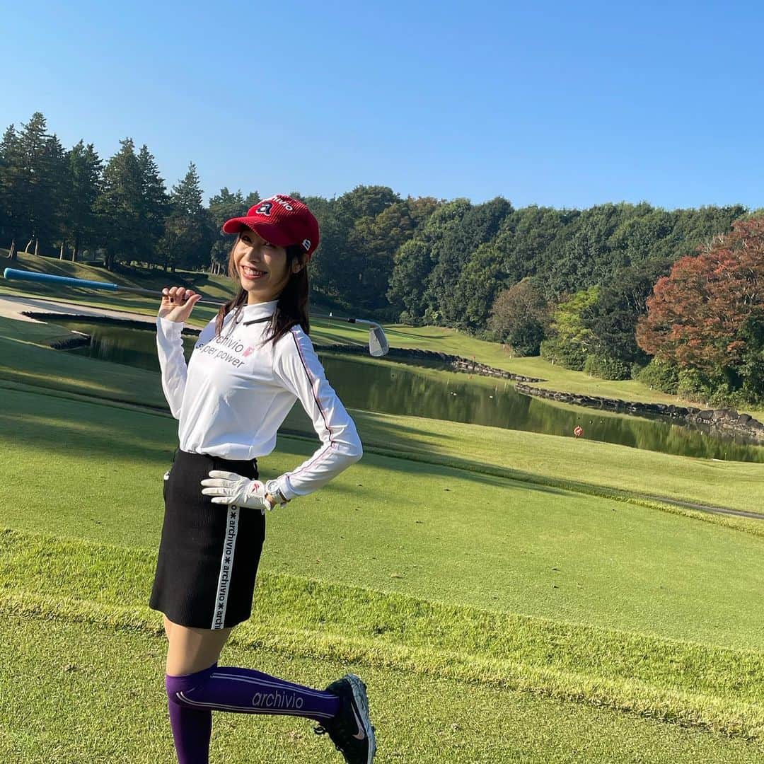 米澤有さんのインスタグラム写真 - (米澤有Instagram)「まだ寒くなかったときの〜😆 これぐらいのウェアでラウンド出来る気候が好き♡ でも寒い季節も、美味しい食べ物が沢山あるから好き♡🦀🐡  #思い出 #良いお天気golf #靴下お気に入り #purple #golfwear #archivio」12月29日 16時52分 - yu.u.yonezawa