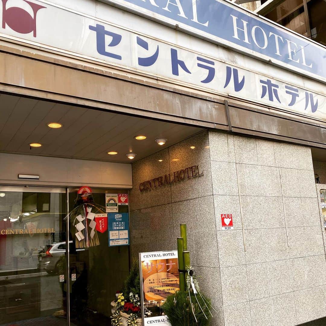 五箇公貴のインスタグラム：「久々の神田セントラル、クーポン画面で1000円。サウナ室カンカン水風呂18度くらい。外気浴はないけどサクッと行くには◎ #サウナ　#サ道」