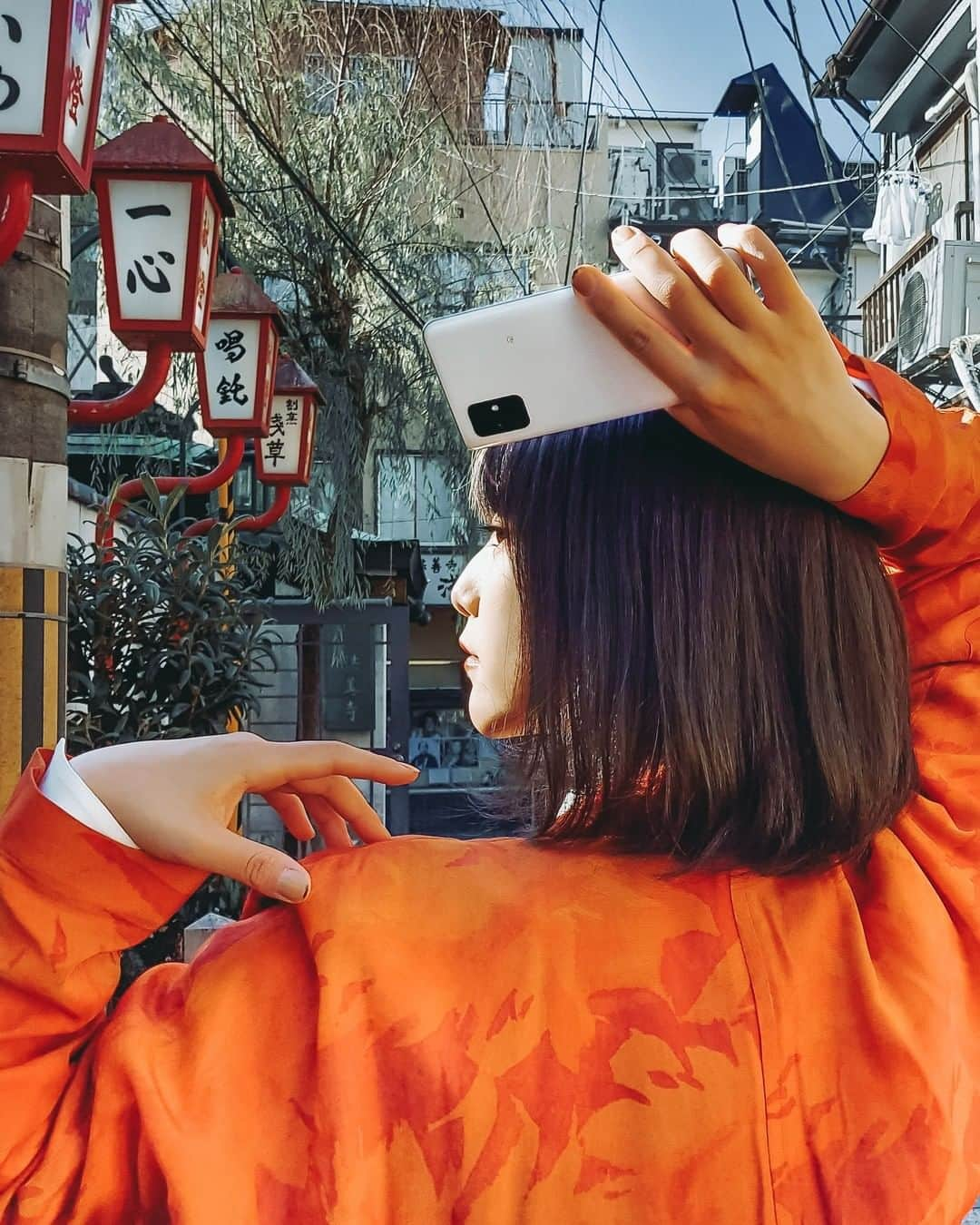 Galaxy Mobile Japanさんのインスタグラム写真 - (Galaxy Mobile JapanInstagram)「#GalaxyA51でポートレート！ GalaxyA51 5G の超広角カメラでは、目に映ったシーンをまるでそのまま切り取ったかのような写真を撮ることができます！ 一瞬のベストショットも逃しませんよ👀✨ #GalaxyA51 5G Photo by @wacamera ・ ・ ・ #withGalaxy #Galaxy5G #ギャラクシーA51 #ギャラクシー #大阪 #法善寺 #ポートレート #ポートレート撮影 #ポートレート写真 #ポトレのセカイ #人物写真 #スマートフォン #ノスタルジーな瞬間を #モバイル #携帯 #携帯電話 #携帯カメラ #スマホ写真 #スマホカメラ #スマホ撮影 #スマホ撮り #スマホ越しの私の世界 #写真のある生活 #osaka #Galaxyカメラ部 ・ Galaxy でどんな写真が撮れるんだろう…!?と思った方は、#Galaxyカメラ部 で検索してみてくださいね🔍」12月29日 17時00分 - samsungjpn